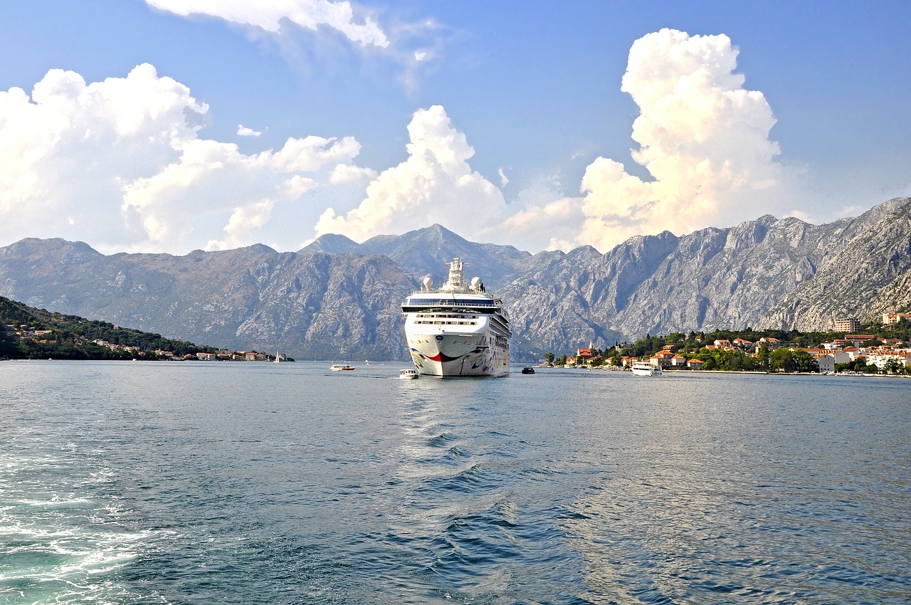 Cruise Ship arrives to Kotor